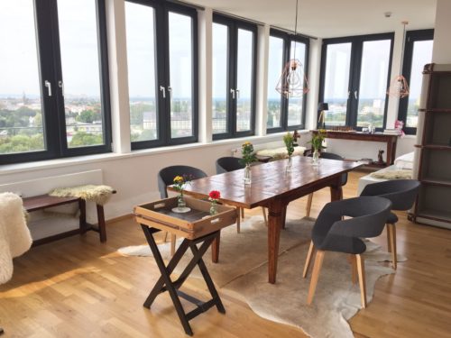 Modernes stilvolles Loft mit großer Dachterrasse und Blick über Berlin