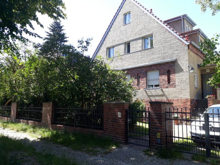 2 Familienhaus, Baujahr 1936 – LOCATIONS FÜR WERBUNG / FILM UND