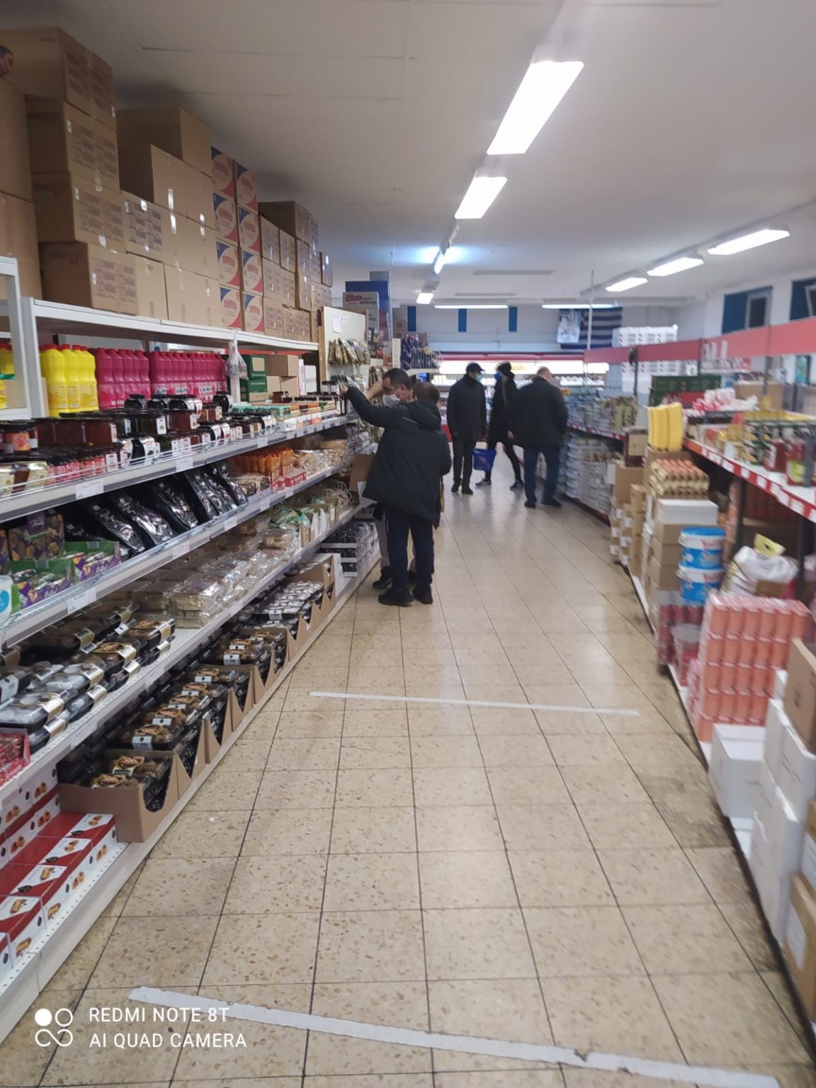 Kleiner, traditioneller griechischer Supermarkt LOCATIONS FÜR WERBUNG / FILM UND FOTOPRODUKTIONEN
