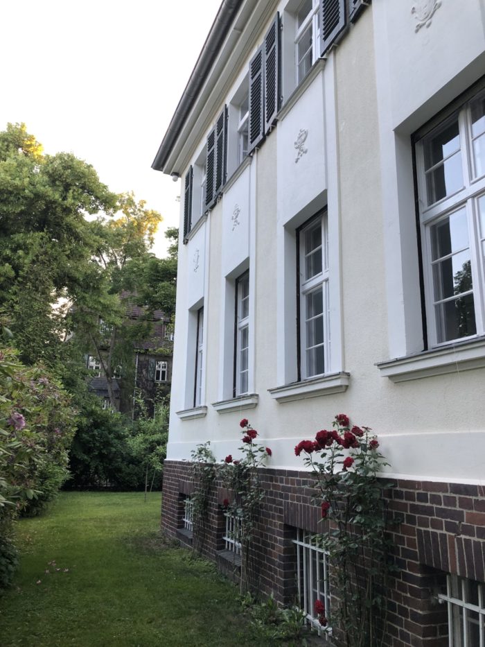 bürgerliche Villa voller Antiqutäten und großem Garten – Bild 9