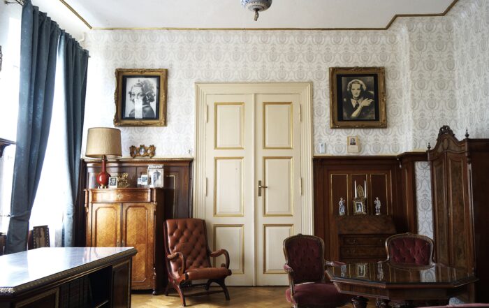 Herrenhaus mit Park und See – Bild 11