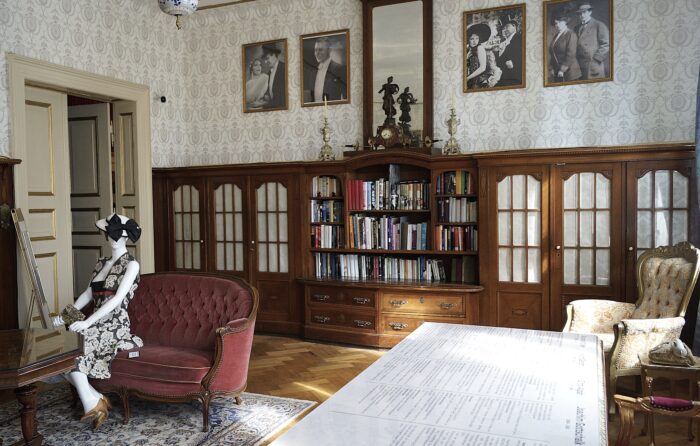 Herrenhaus mit Park und See – Bild 12