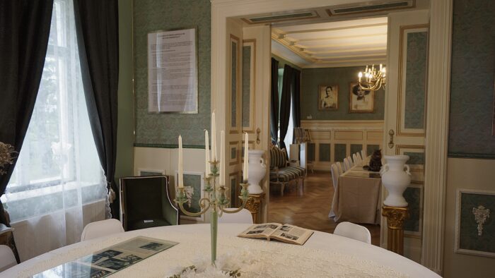 Herrenhaus mit Park und See – Bild 24
