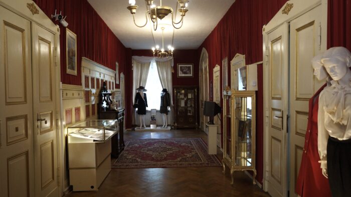 Herrenhaus mit Park und See – Bild 34