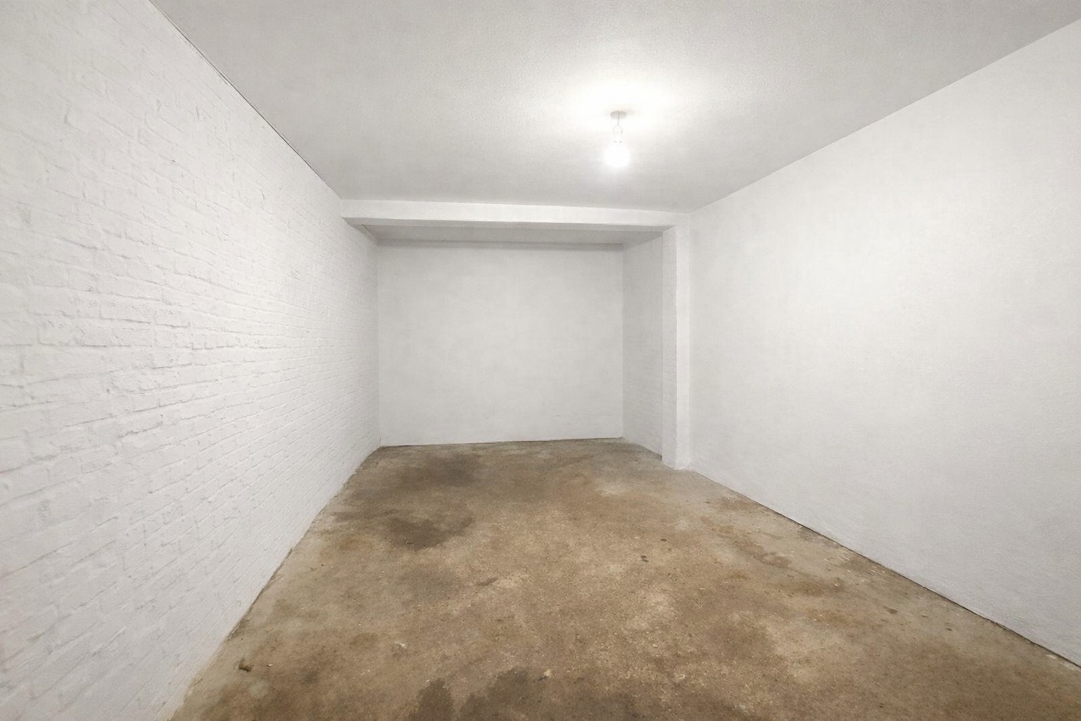 LUR2021_3471 | Bar / Klub / Disco, Cafe / Restaurant / Imbiss, Event-Location, Halle, Lagerhalle, Ruine / Lost place, Studio / Atelier – Bild 2