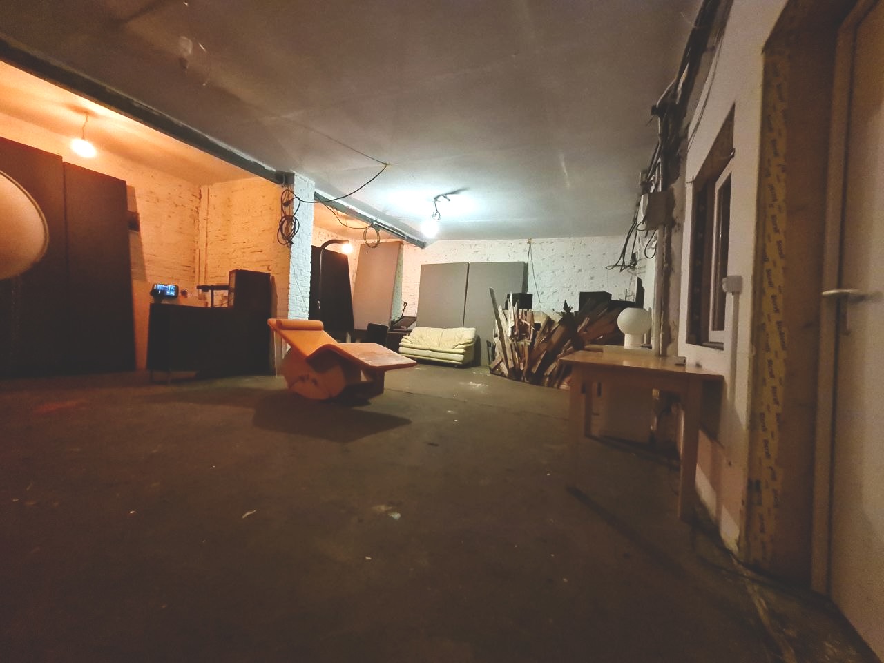 LUR2021_3471 | Bar / Klub / Disco, Cafe / Restaurant / Imbiss, Event-Location, Halle, Lagerhalle, Ruine / Lost place, Studio / Atelier – Bild 6