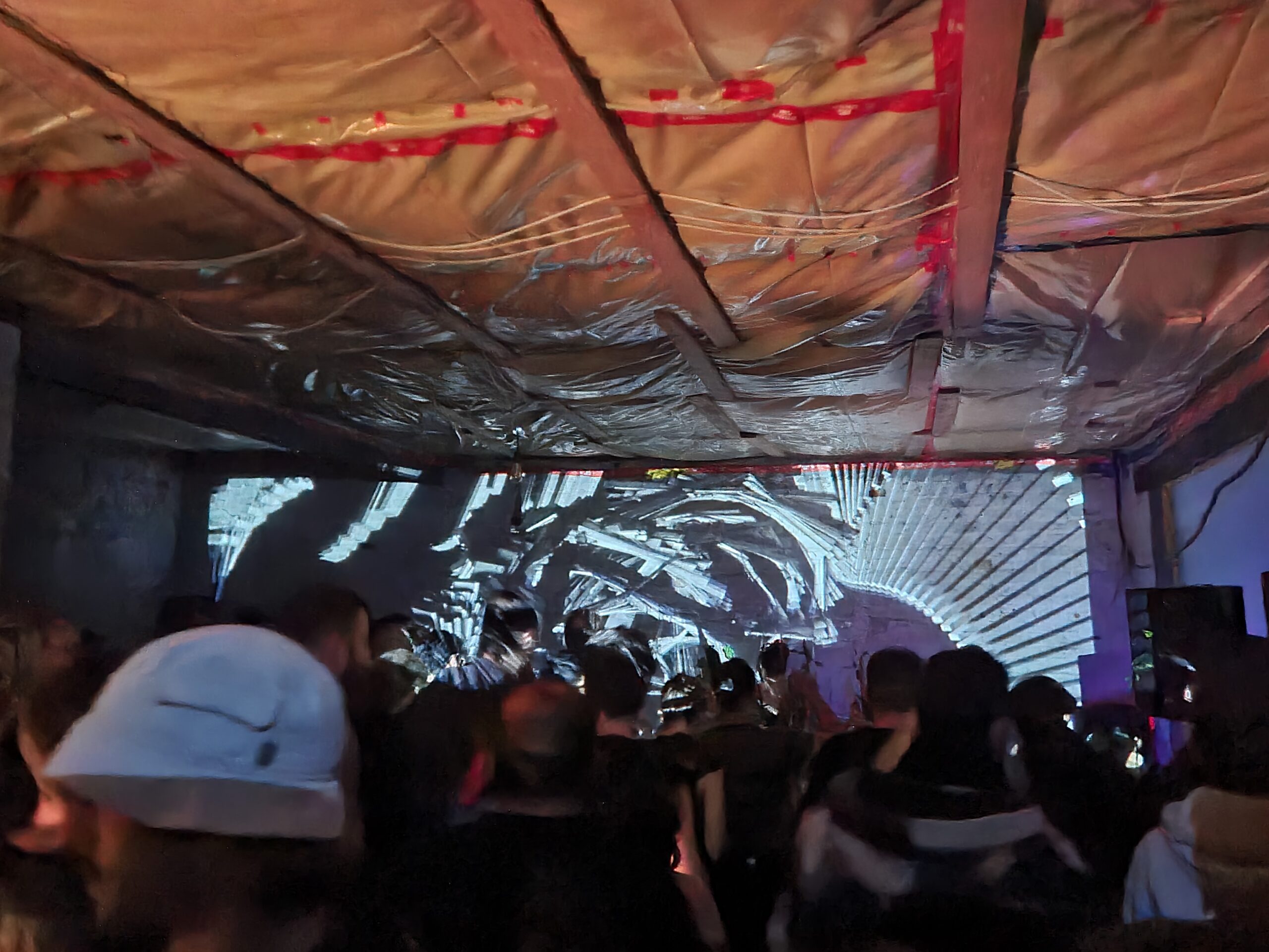 LUR2021_3471 | Bar / Klub / Disco, Cafe / Restaurant / Imbiss, Event-Location, Halle, Lagerhalle, Ruine / Lost place, Studio / Atelier – Bild 4