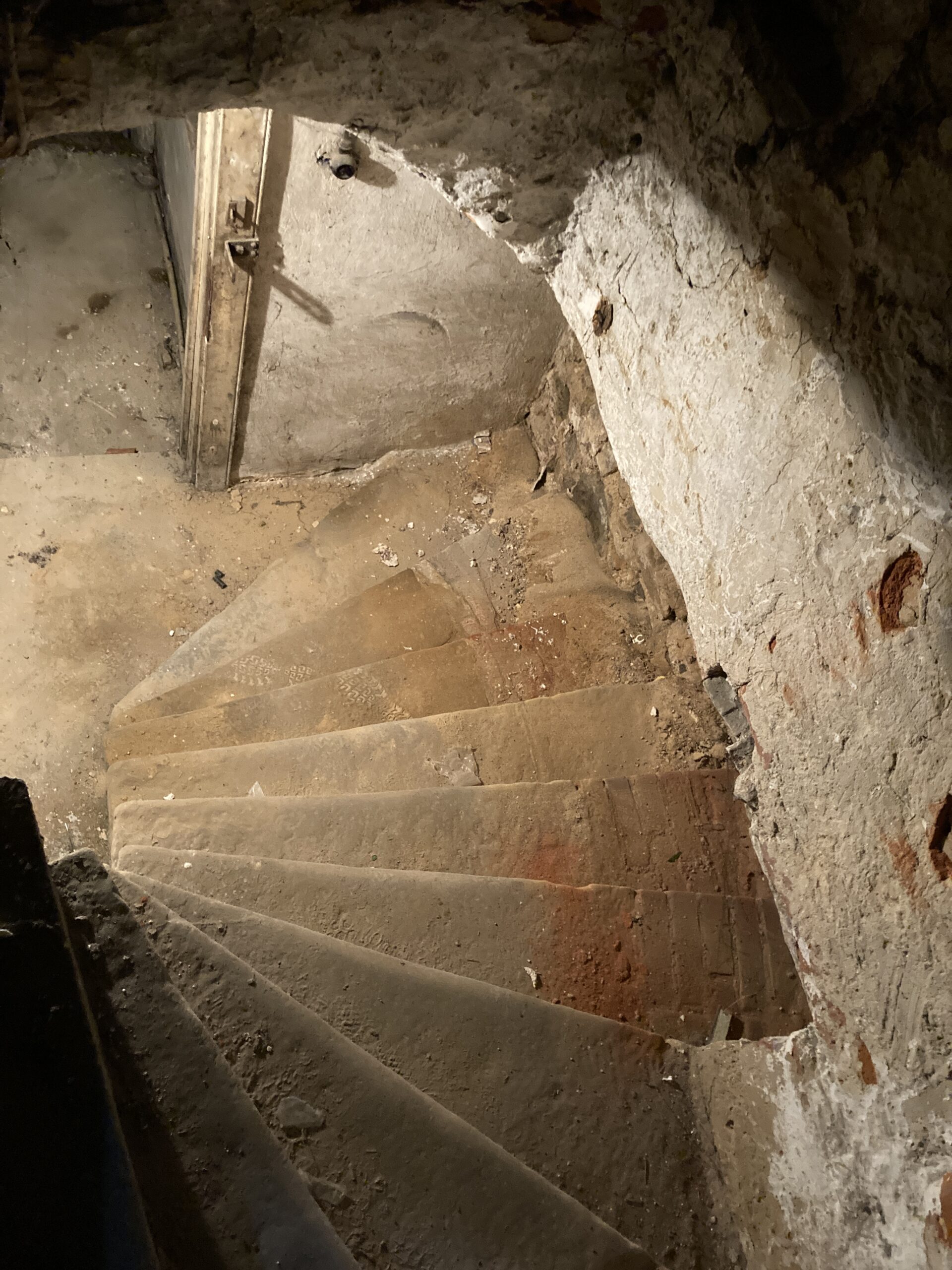 LUR2021_3487 | Haus (EFH, DHH, Reihenhaus), Ruine / Lost place, Wohnung (Altbau) – Bild 9