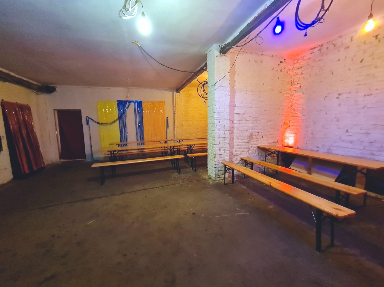 LUR2021_3471 | Bar / Klub / Disco, Cafe / Restaurant / Imbiss, Event-Location, Halle, Lagerhalle, Ruine / Lost place, Studio / Atelier – Bild 10