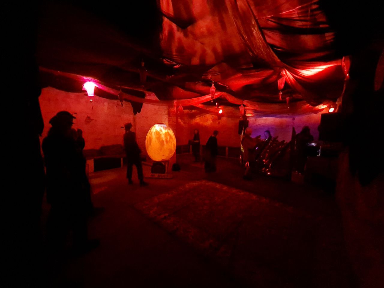 LUR2021_3471 | Bar / Klub / Disco, Cafe / Restaurant / Imbiss, Event-Location, Halle, Lagerhalle, Ruine / Lost place, Studio / Atelier – Bild 16