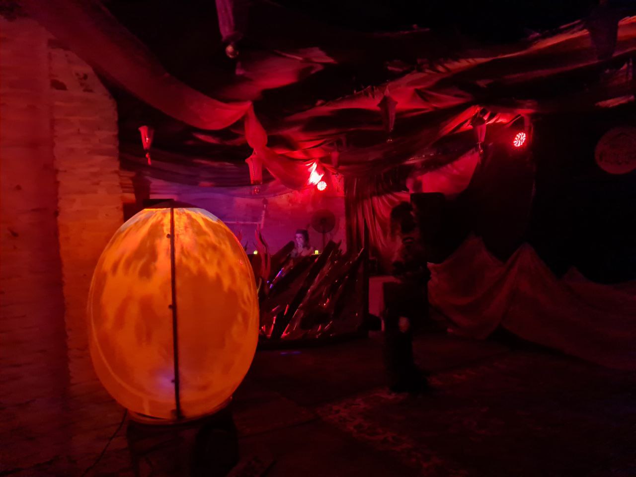 LUR2021_3471 | Bar / Klub / Disco, Cafe / Restaurant / Imbiss, Event-Location, Halle, Lagerhalle, Ruine / Lost place, Studio / Atelier – Bild 17