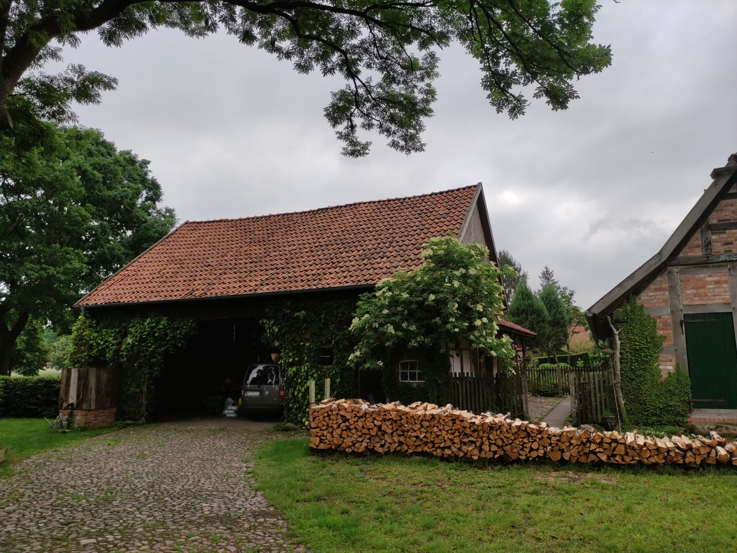 LUR2021_3517 | Bauernhof / Mühle /Reiterhof, Garten / Park, Halle