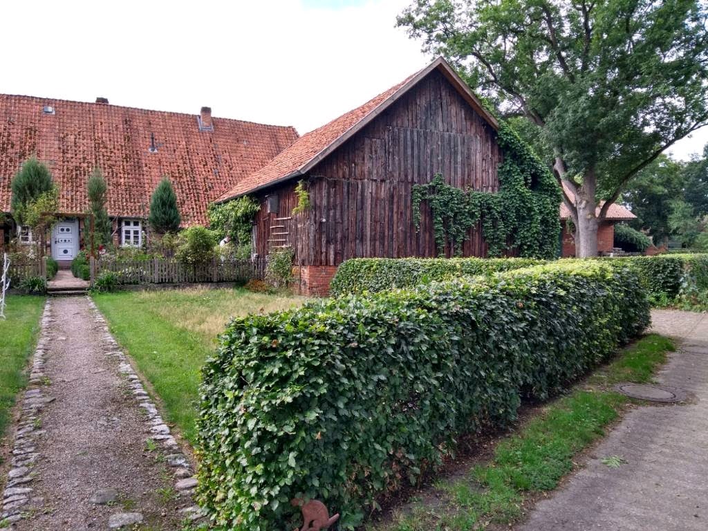 LUR2021_3517 | Bauernhof / Mühle /Reiterhof, Garten / Park, Halle – Bild 2